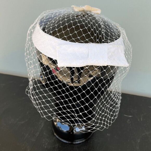 Vintage White Bow Veil Fascinator with Mesh Netting Birdcage Veil - Picture 4 of 7
